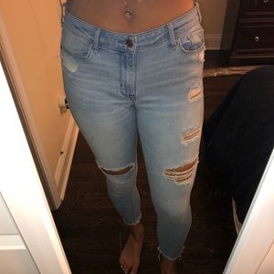 Light wash ripped skinny jeans